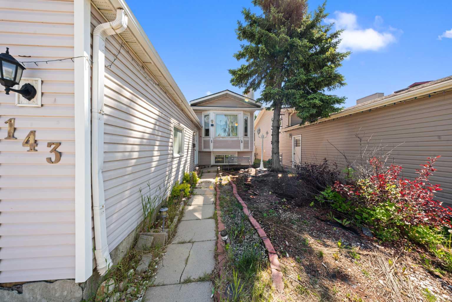 143 Castlebrook Rise NE