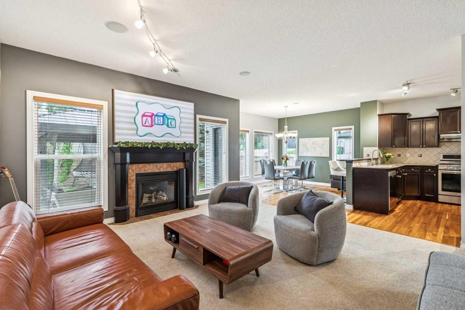 86 Cresthaven View SW
