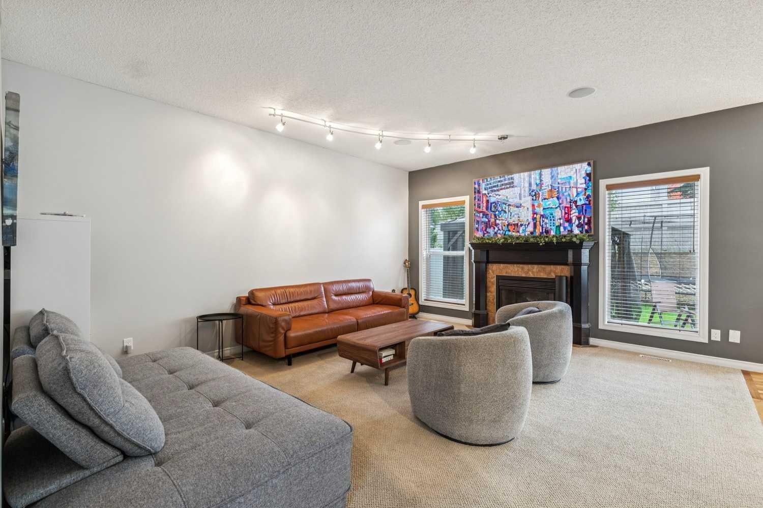 86 Cresthaven View SW