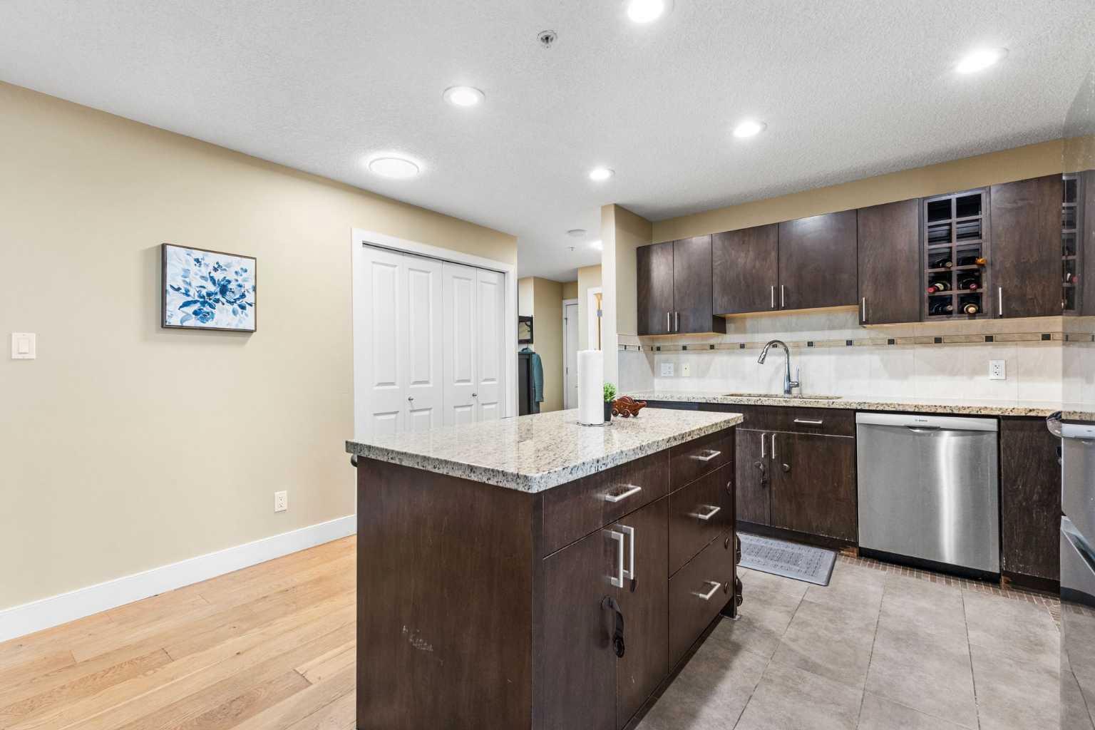 77 Spruce Place SW 1507