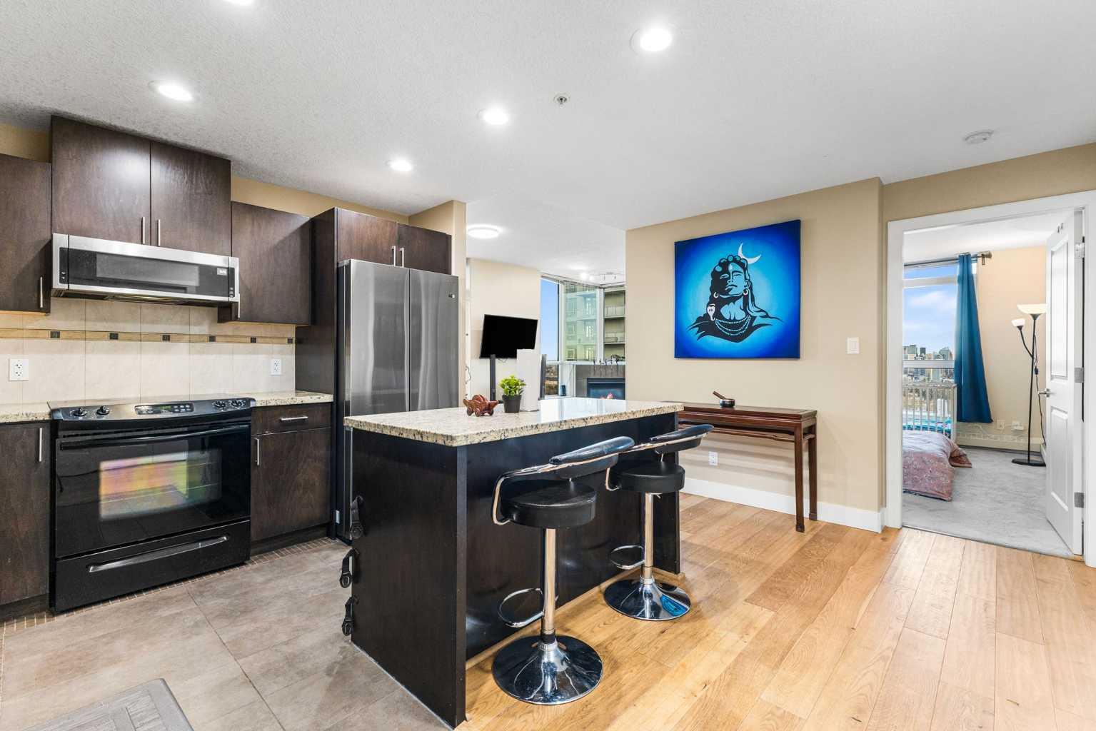 77 Spruce Place SW 1507