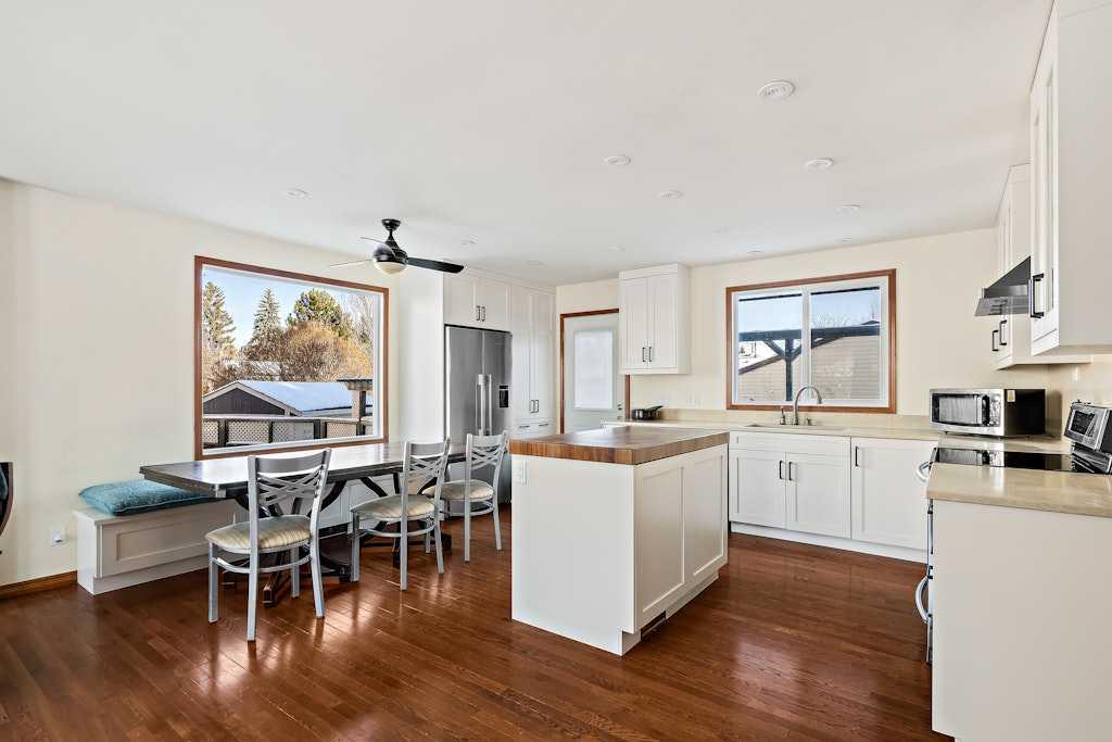 108 Lynnbrook Bay SE