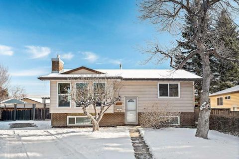 108 Lynnbrook Bay SE Calgary AB T2C 1S7