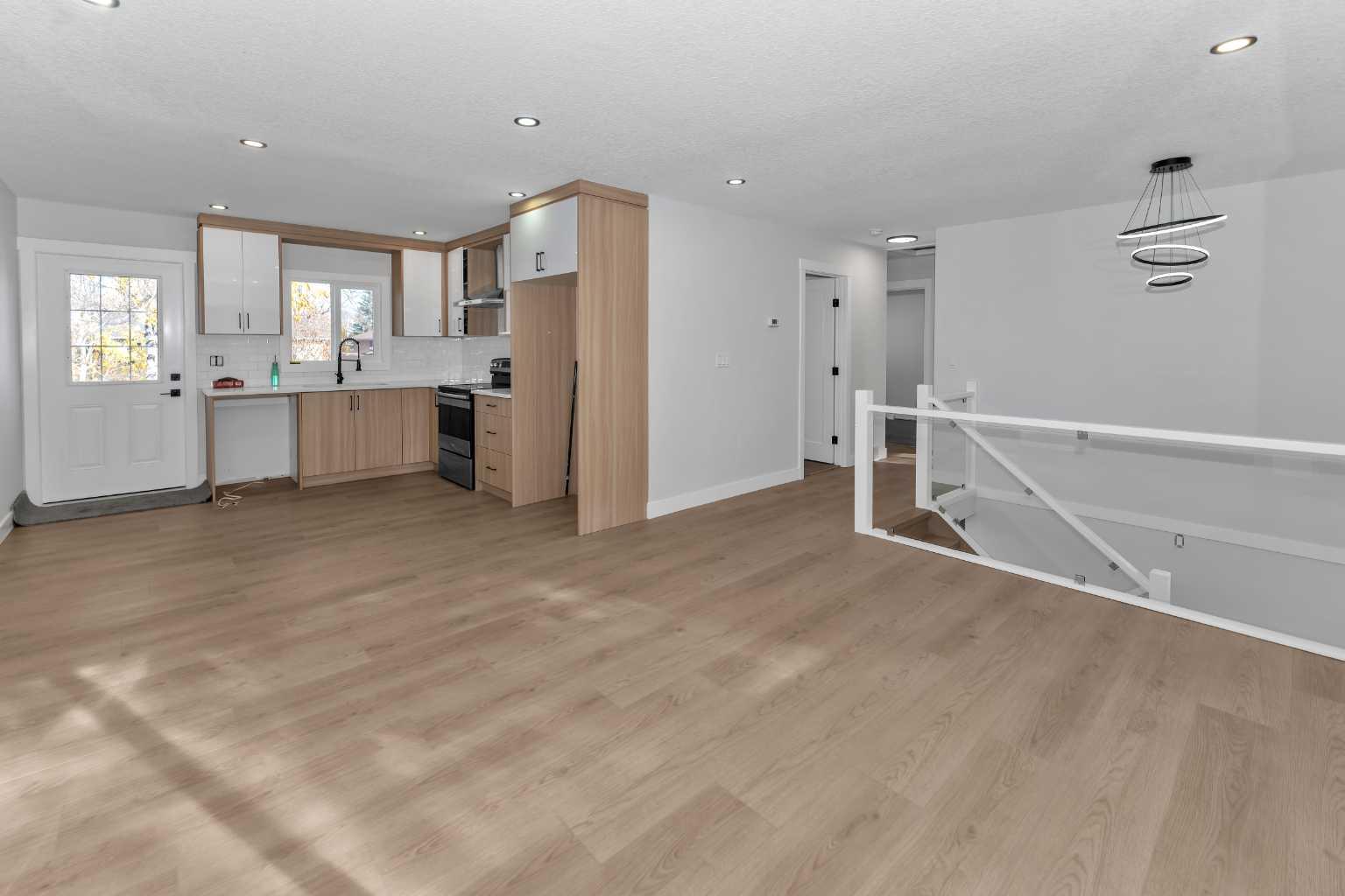 915 Pinecliff Drive NE