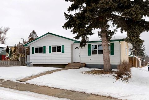 708 Sacramento Place SW Calgary AB T2W 0R5