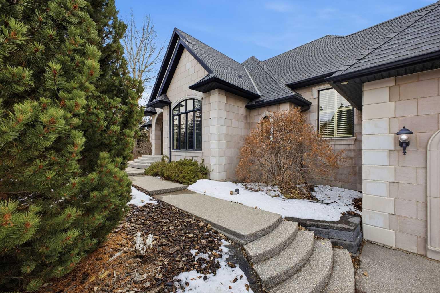 405 Pinnacle Ridge Place SW