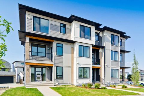 Photo of 245 Big Horn Avenue, Calgary, AB T2Y 0Z8 (MLS # A2302647)