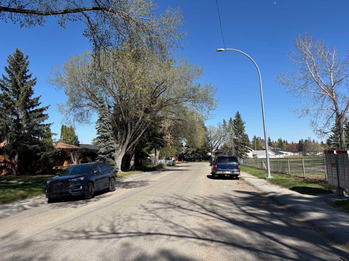74 Armstrong Crescent SE