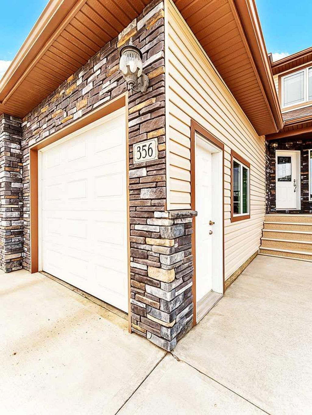 Photo of 356 Somerside Crescent SE, Medicine Hat, AB T1B 0N3 (MLS # A2289801)