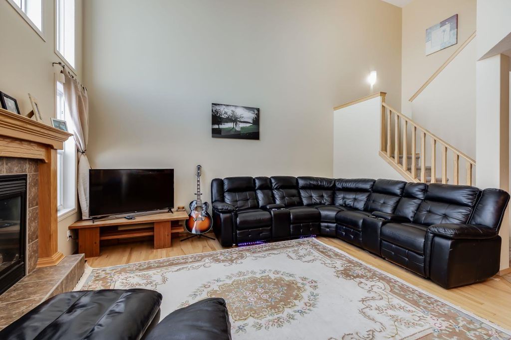 Photo of 96 COUGARTOWN Close SW, Calgary, AB T3H 0B3 (MLS # A2293206)