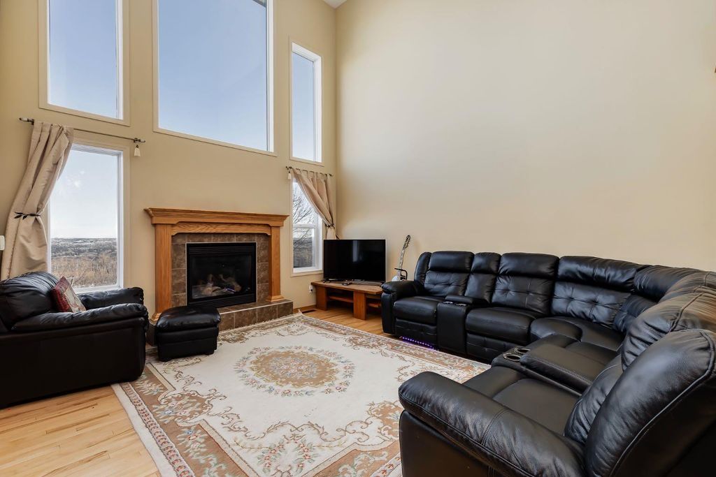 Photo of 96 COUGARTOWN Close SW, Calgary, AB T3H 0B3 (MLS # A2293206)