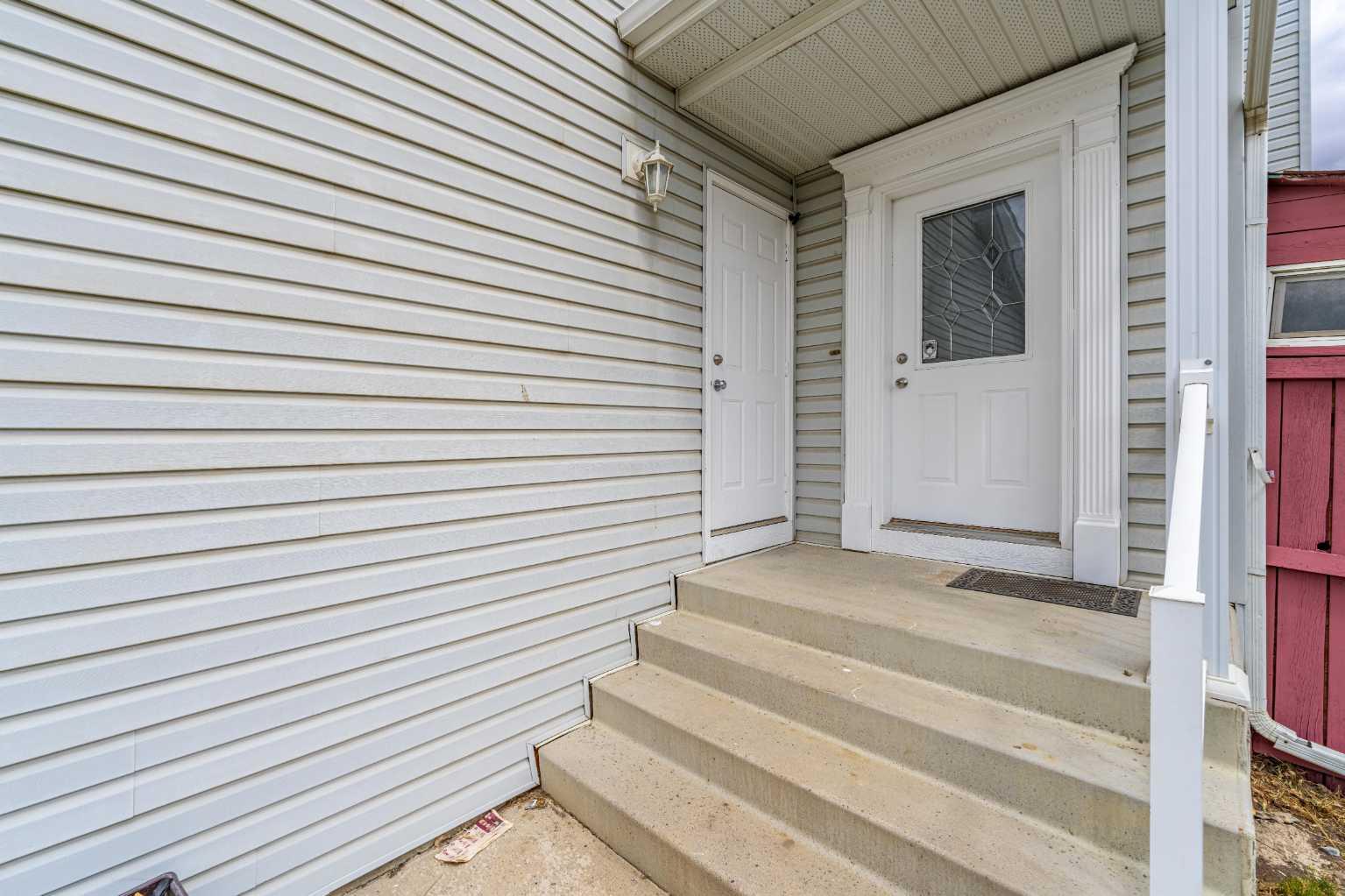 286 Martha's Manor NE