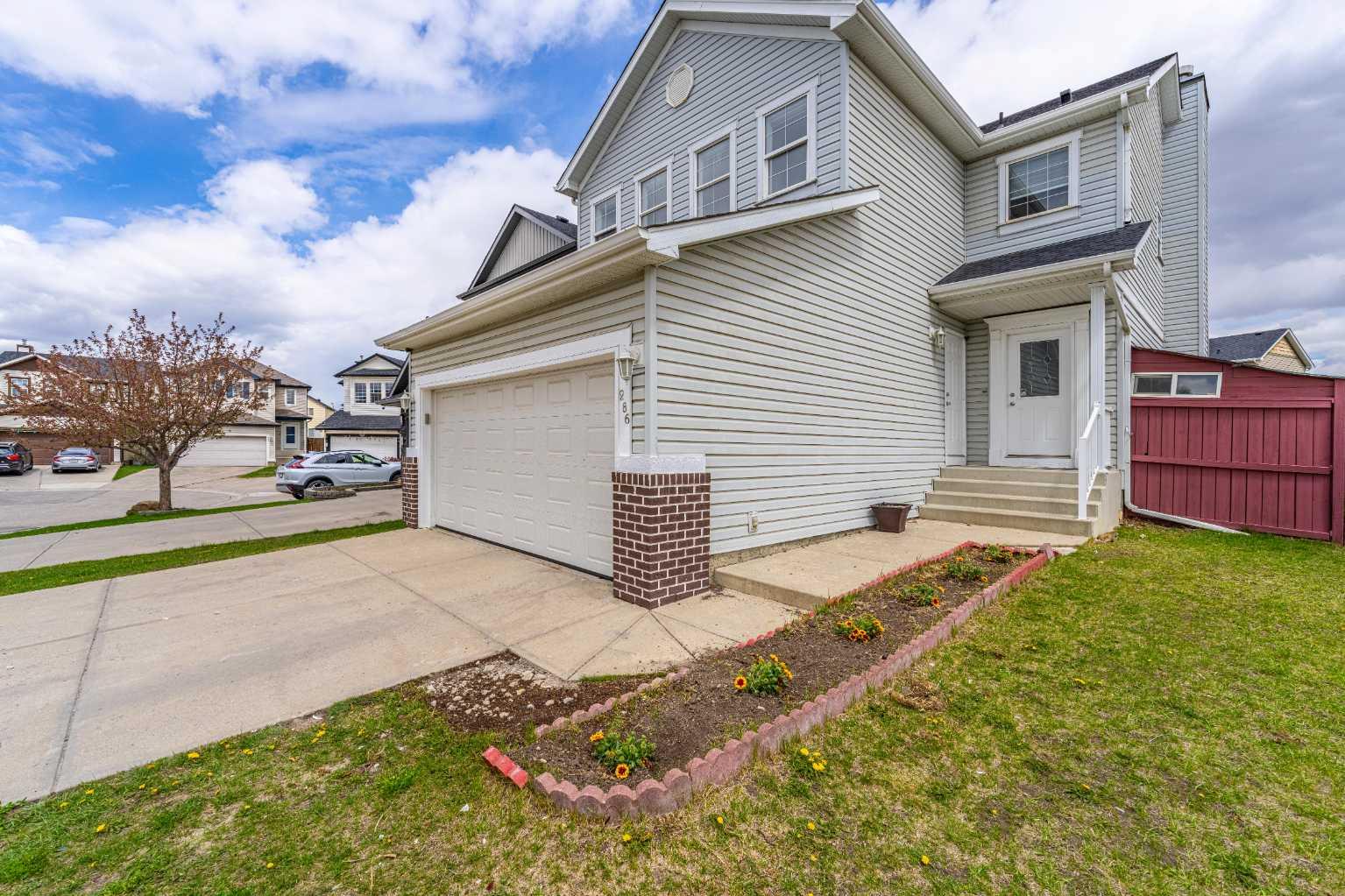 286 Martha's Manor NE