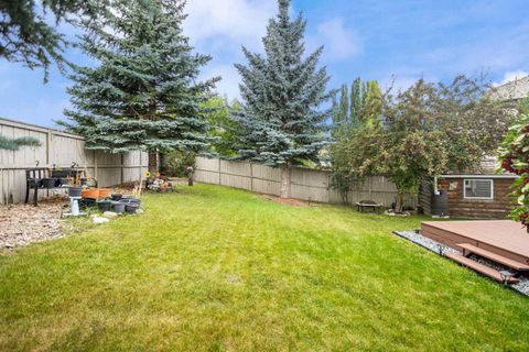 Photo of 331 Springbank Place SW, Calgary, AB T3H 3S4 (MLS # A2295688)