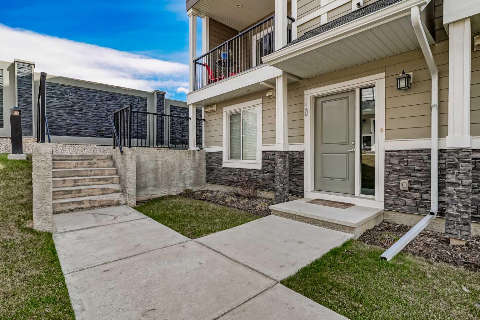 210 Nolanlake Villas NW