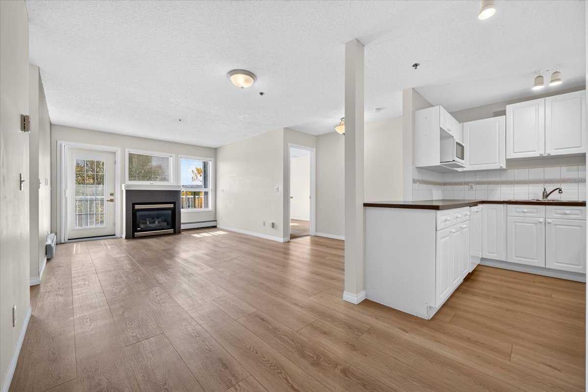 7 Harvest Gold Manor NE 212