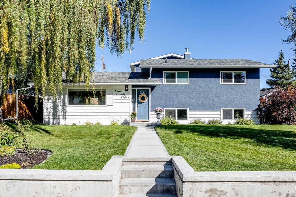 Photo of 728 71 Avenue SW, Calgary, AB T2V 0R4 (MLS # A2349122)