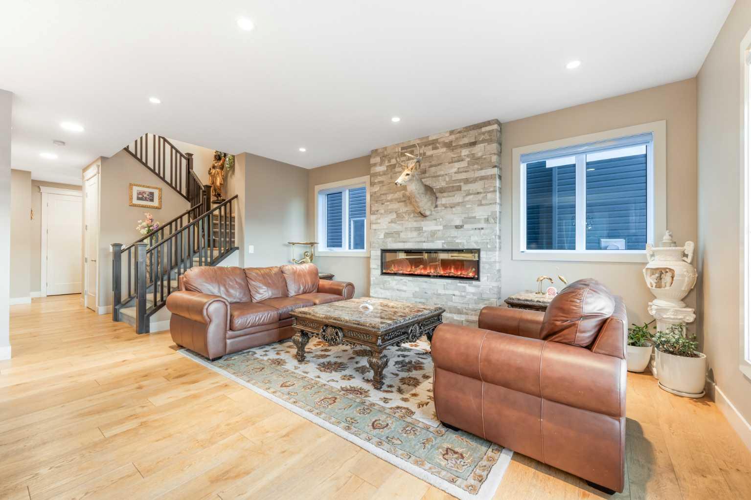 105 Carringvue Manor NW