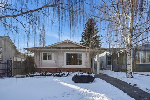 132 Shawcliffe Circle SW Calgary AB T2Y 1H2