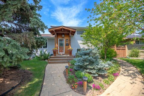 1619 47 Street SW Calgary AB T3C 2E2