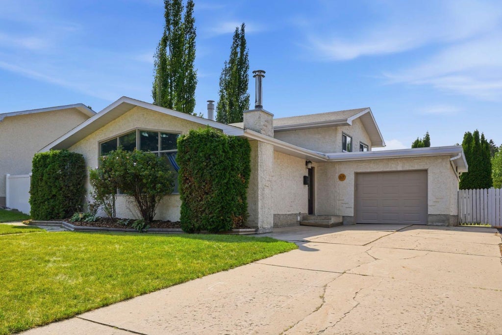 Photo of 67 Sherwood Crescent, Red Deer, AB T4N 0A5 (MLS # A2346776)