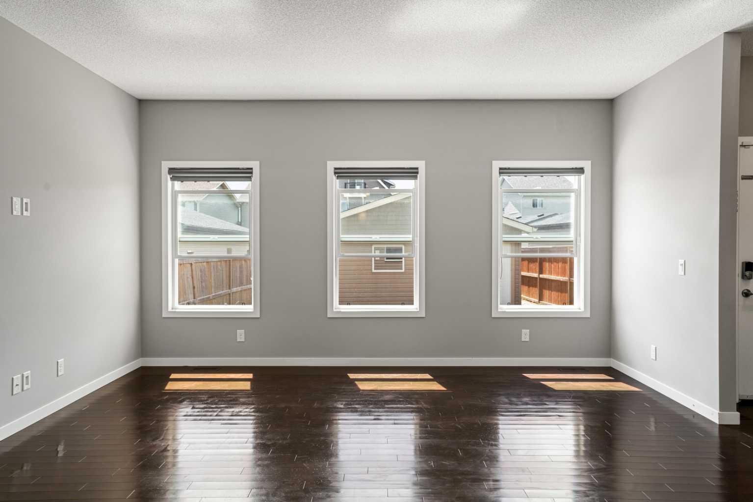 17 Skyview Point Common NE