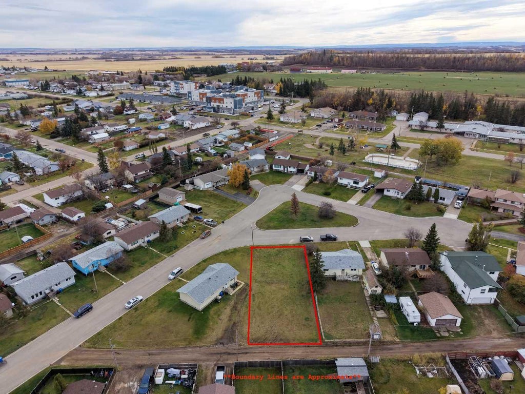 Photo of 44 Mcalpine Crecent, Spirit River, AB T0H 3G0 (MLS # A2352934)