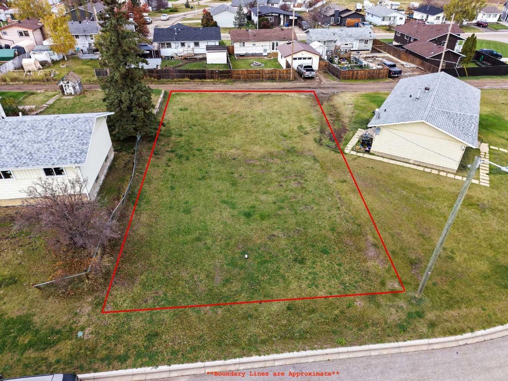 Photo of 44 Mcalpine Crecent, Spirit River, AB T0H 3G0 (MLS # A2352934)