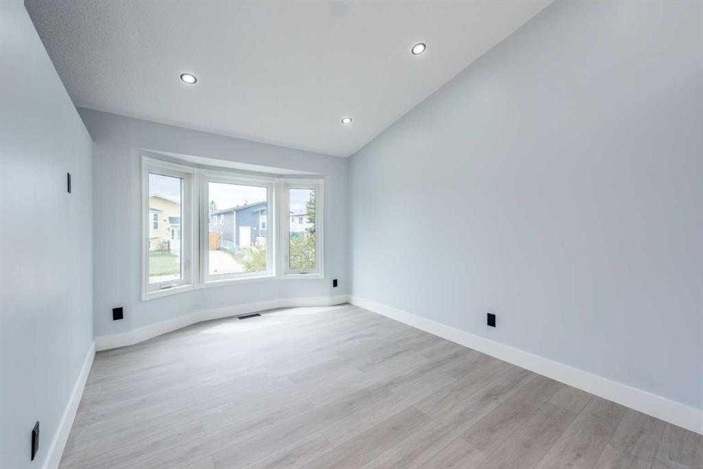 141 Falshire Close NE