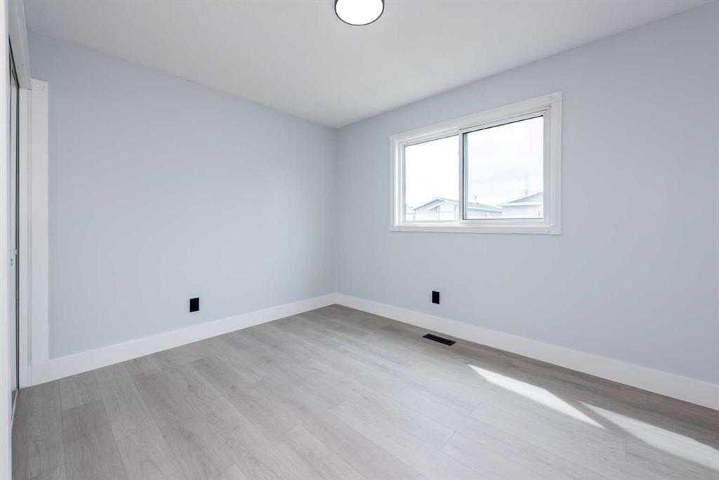 141 Falshire Close NE