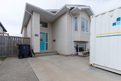 Photo of 48 Blackfoot Court W, Lethbridge, AB T1K 7P5 (MLS # A2327296)
