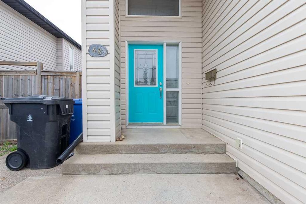 Photo of 48 Blackfoot Court W, Lethbridge, AB T1K 7P5 (MLS # A2327296)