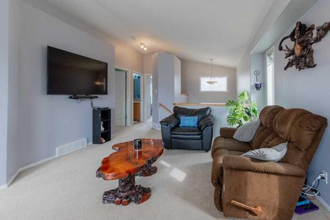 Photo of 48 Blackfoot Court W, Lethbridge, AB T1K 7P5 (MLS # A2327296)