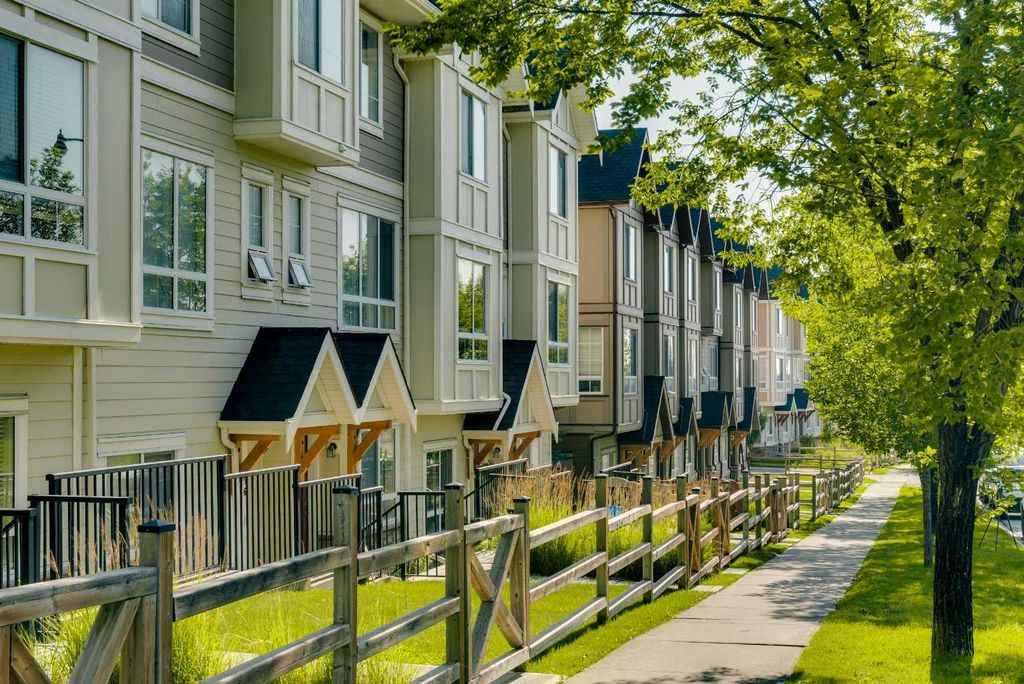 Photo of 958 Sherwood Boulevard NW, Calgary, AB T3R 0V3 (MLS # A2301404)