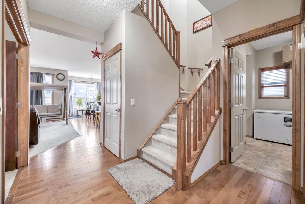 Photo of 98 Pantego Road NW, Calgary, AB T3K 0B7 (MLS # A2279941)