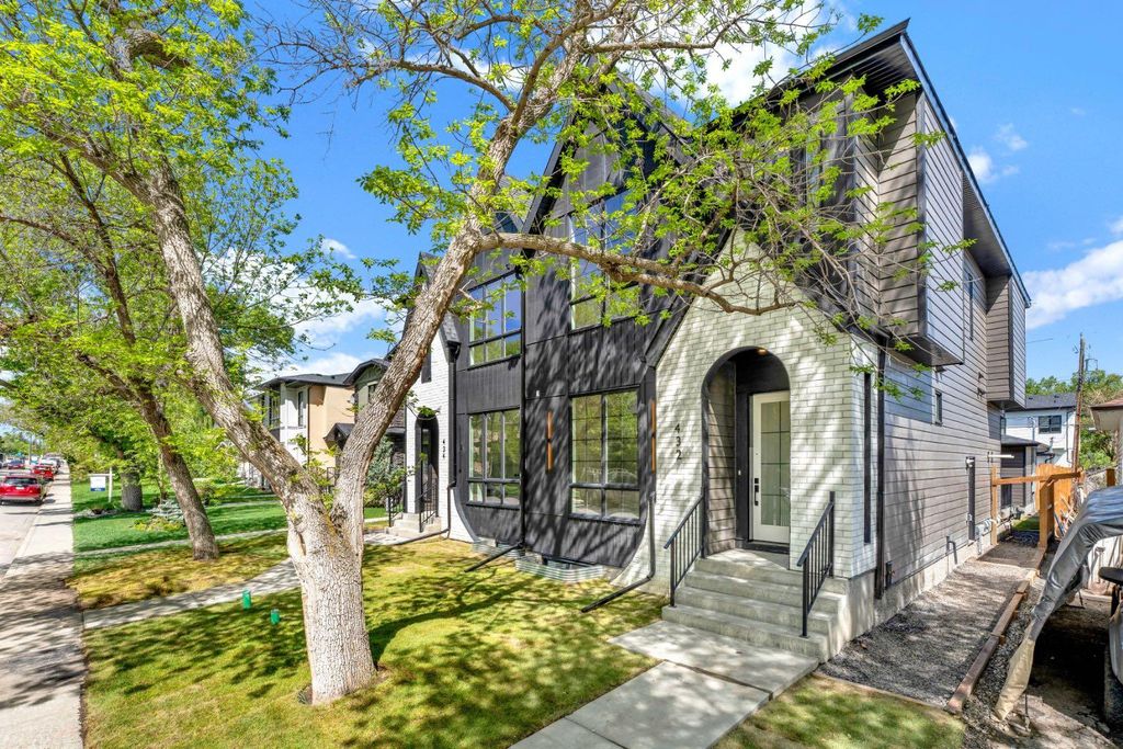 Photo of 432 23 Avenue NW, Calgary, AB T2M 1S4 (MLS # A2283781)