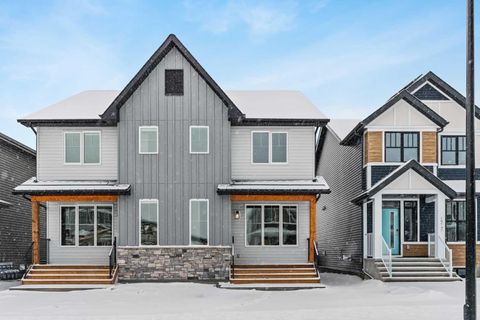 19749 45 Street SE Calgary AB T3M 4B2