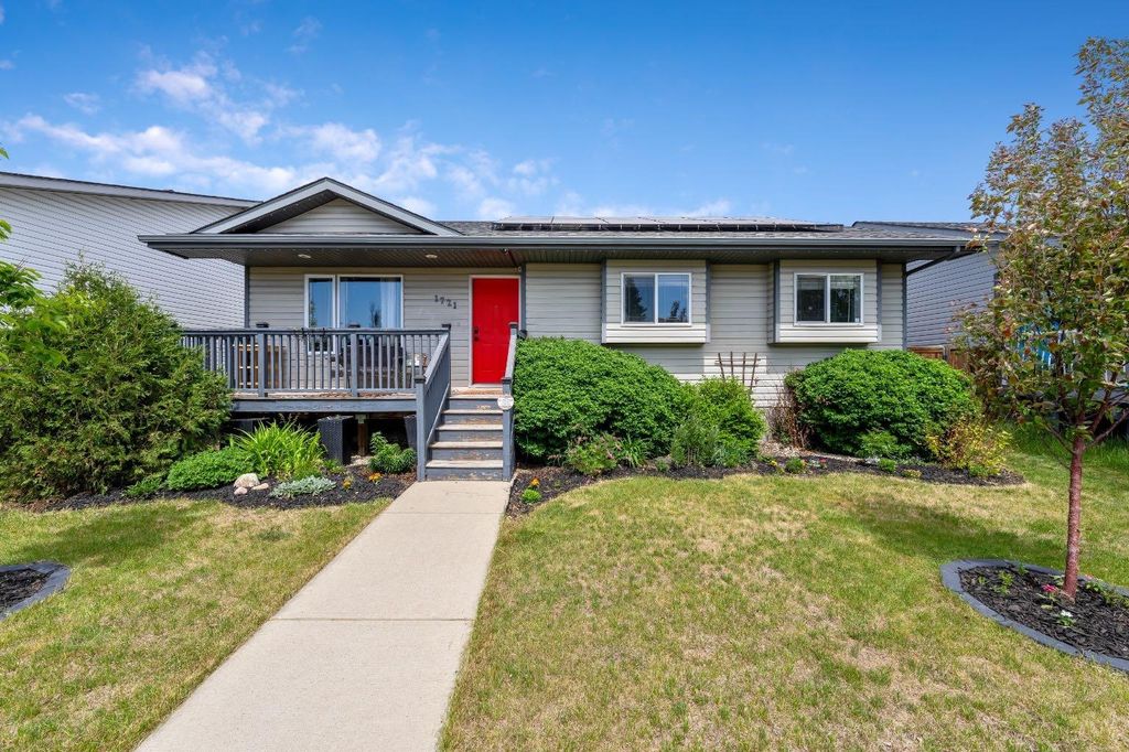 Photo of 1721 Strathcona Place, Strathmore, AB T1P 1T1 (MLS # A2316217)