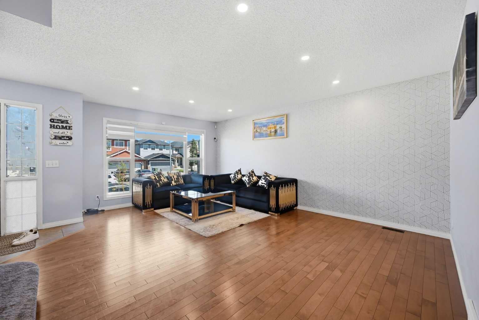 33 Saddlecrest Close NE