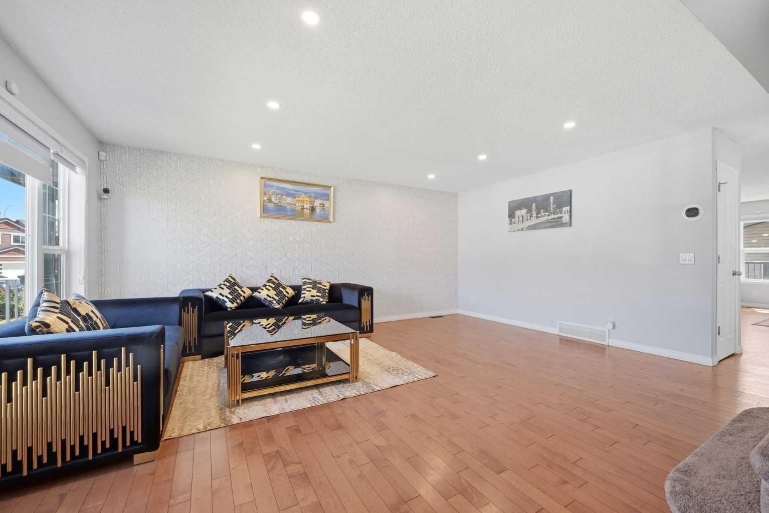 33 Saddlecrest Close NE