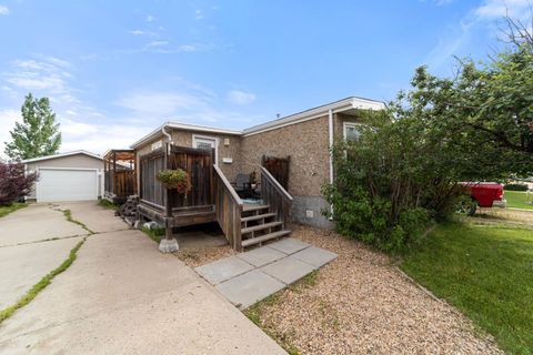Photo of 4906 55 Avenue, Camrose, AB T4V 4J2 (MLS # A2326486)
