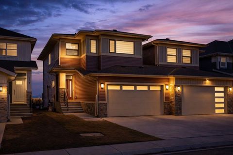 Photo of 163 Sandpiper Bend, Chestermere, AB T1X 2S8 (MLS # A2295514)