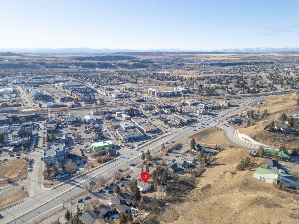 Photo of 332 Third Street W, Cochrane, AB T4C 1Z6 (MLS # A2280560)