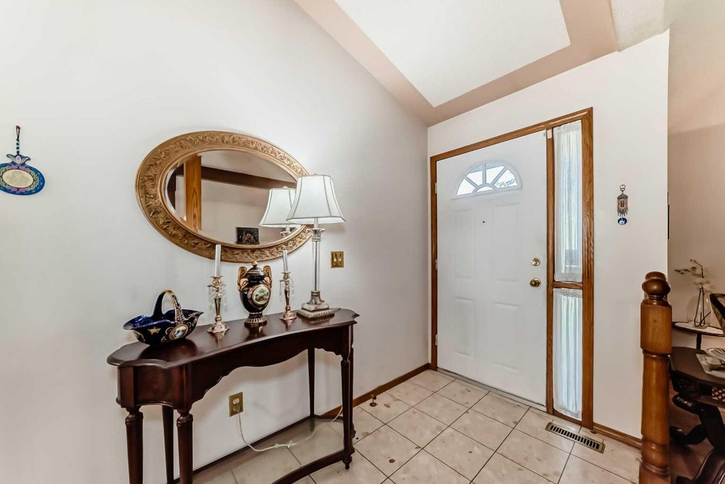 Photo of 131 Varsity Estates Terrace NW, Calgary, AB T3B 5J6 (MLS # A2294440)