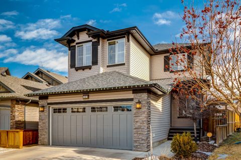 Photo of 167 New Brighton Close SE, Calgary, AB T2Z 0E3 (MLS # A2305782)
