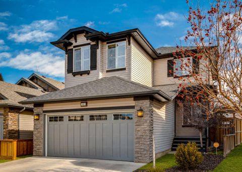 Photo of 167 New Brighton Close SE, Calgary, AB T2Z 0E3 (MLS # A2305782)
