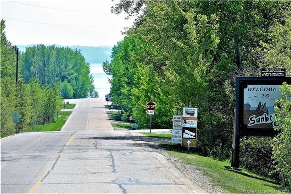 Photo of 689 Fox Crescent, Sunbreaker Cove, AB T0C 0J0 (MLS # A2310732)