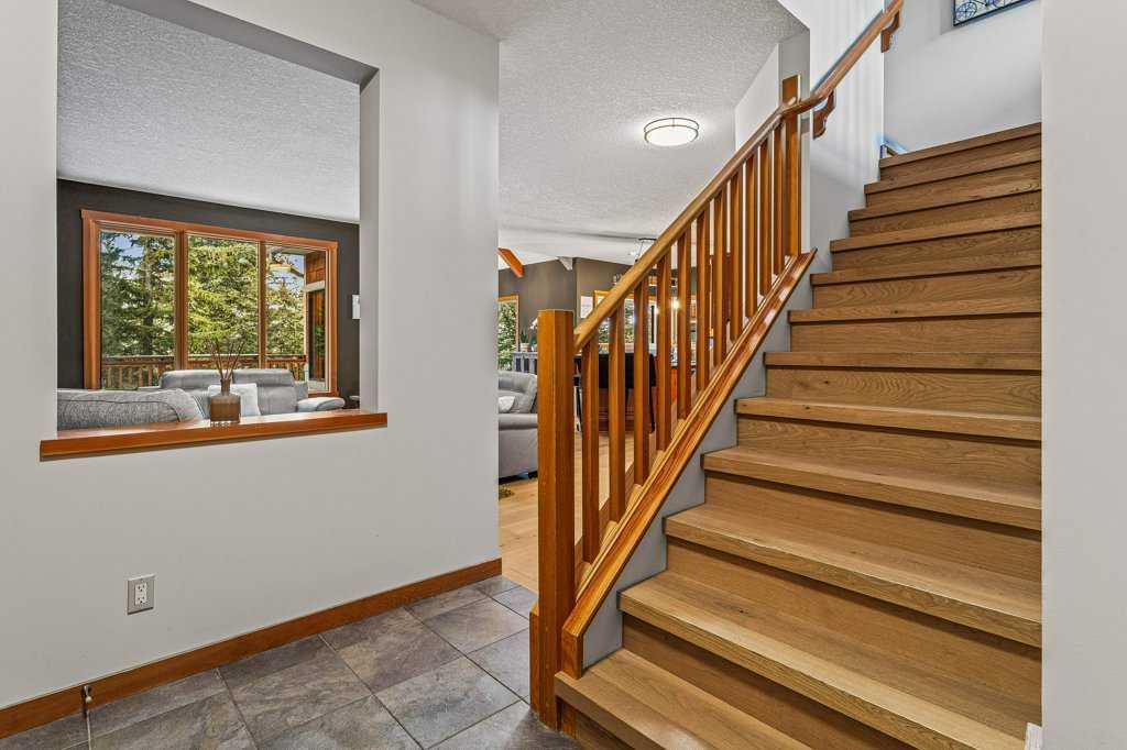 215 Miskow Close