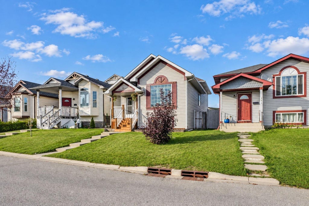 Photo of 177 Erin Circle SE, Calgary, AB T2B 3H8 (MLS # A2349920)