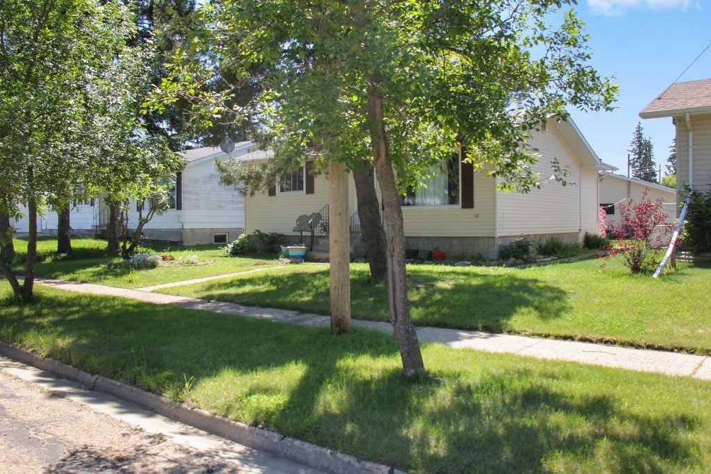 Photo of 4915 53 Avenue, Ryley, AB T0B 4A0 (MLS # A2328528)